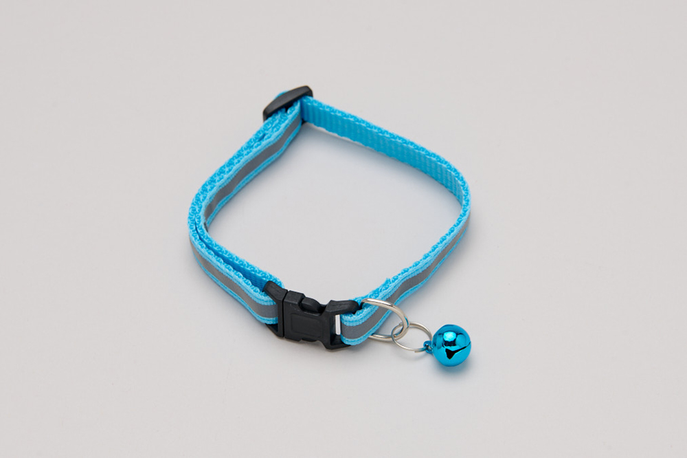 Exemple de Collier bleu avec clochette